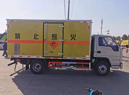 华宁爆破器材运输车