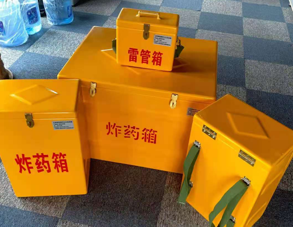 华宁不同环境下如何选择炸药箱雷管箱